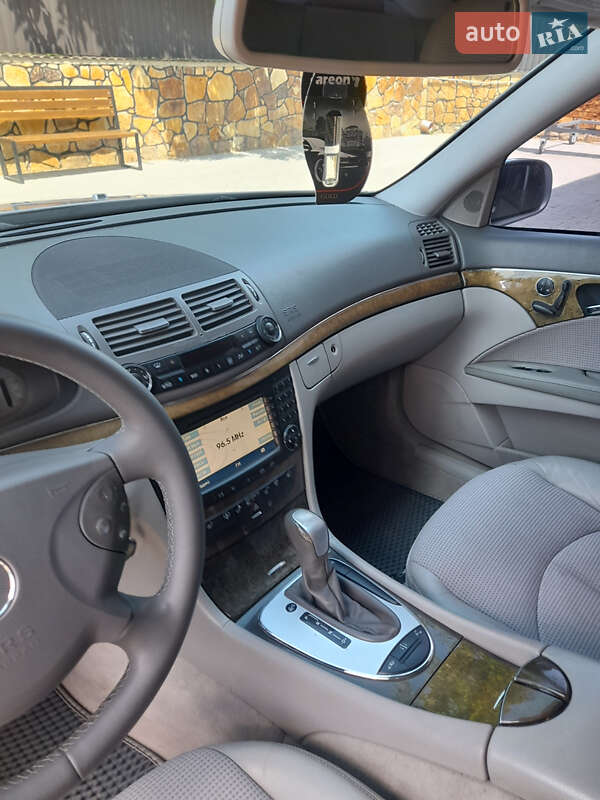 Седан Mercedes-Benz E-Class 2005 в Могилів-Подільському
