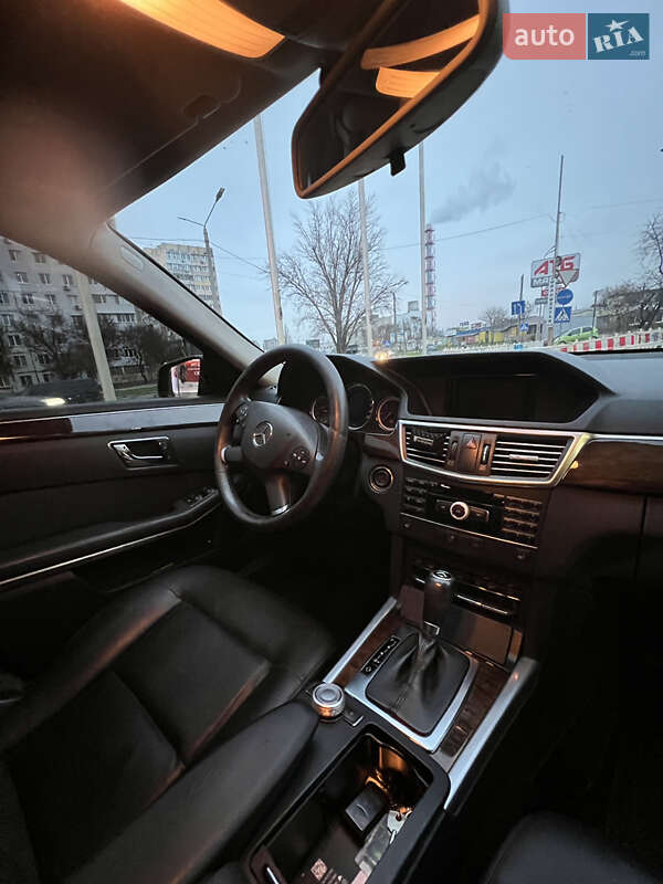 Седан Mercedes-Benz E-Class 2011 в Одесі