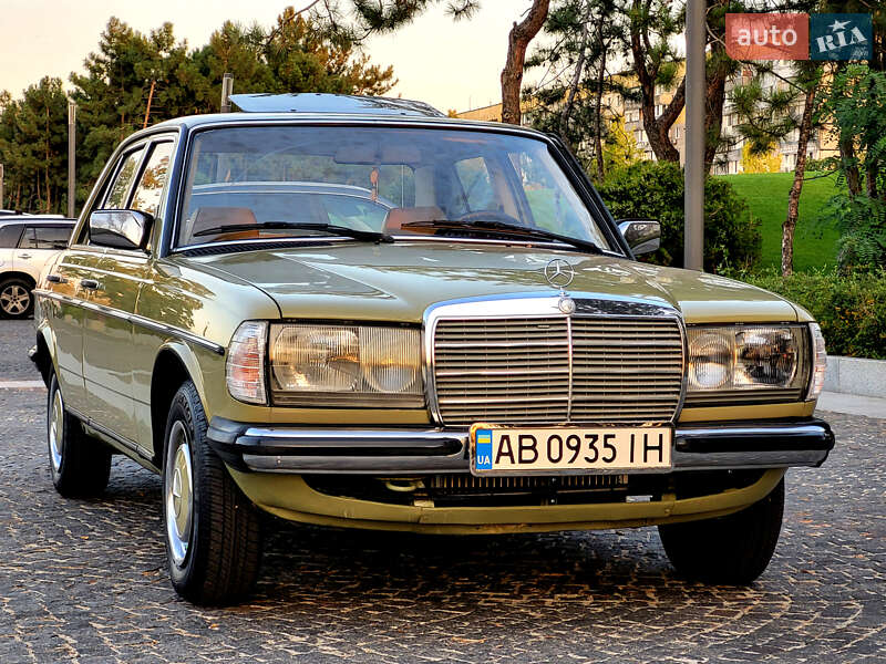 Седан Mercedes-Benz E-Class 1983 в Днепре