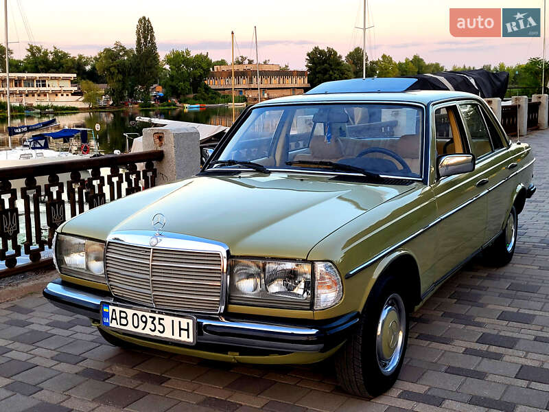 Седан Mercedes-Benz E-Class 1983 в Днепре