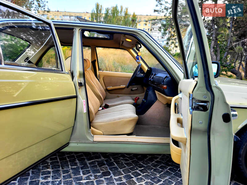 Седан Mercedes-Benz E-Class 1983 в Днепре
