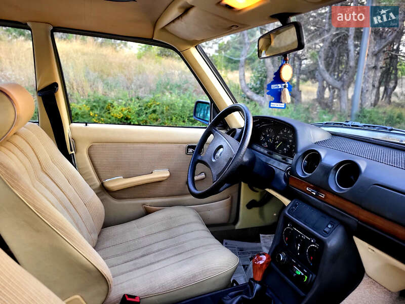 Седан Mercedes-Benz E-Class 1983 в Днепре