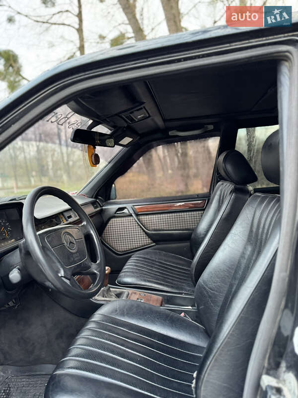 Седан Mercedes-Benz E-Class 1993 в Черновцах