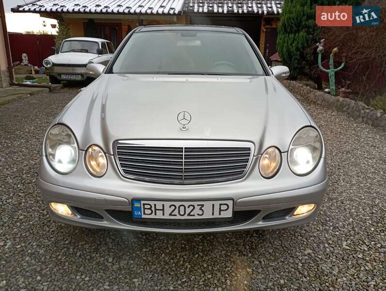 Седан Mercedes-Benz E-Class 2004 в Снятині