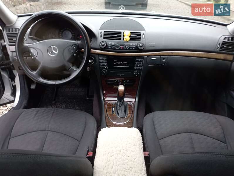Седан Mercedes-Benz E-Class 2004 в Снятині