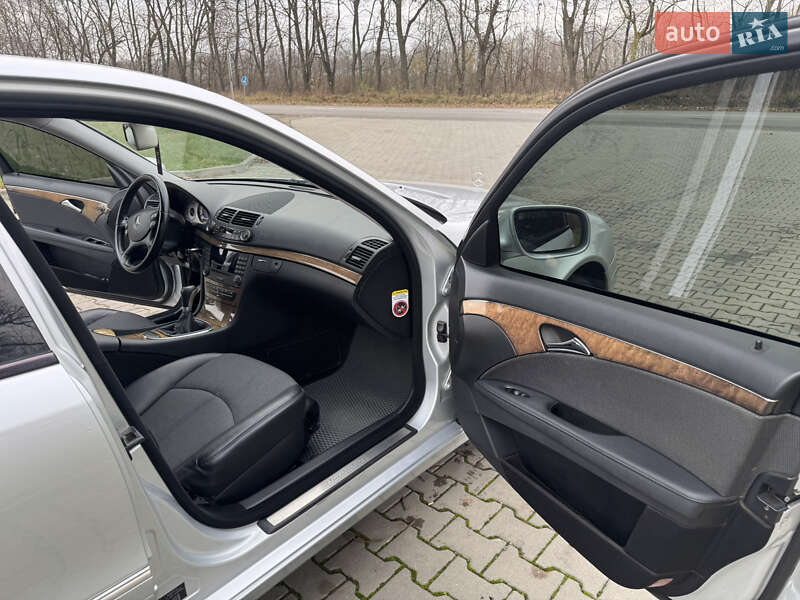 Седан Mercedes-Benz E-Class 2008 в Сторожинці