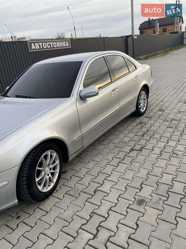 Седан Mercedes-Benz E-Class 2003 в Виннице