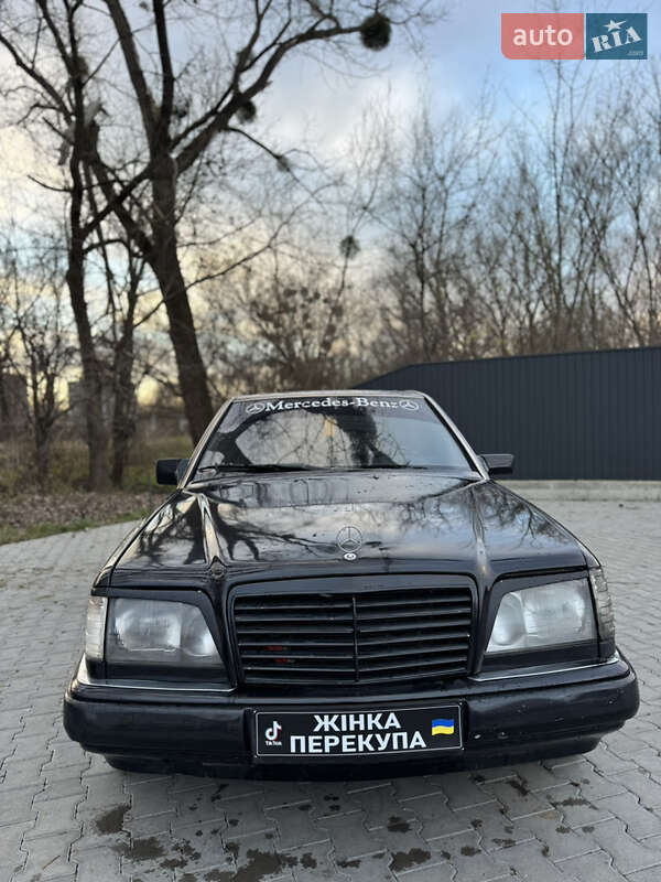 Седан Mercedes-Benz E-Class 1993 в Черновцах