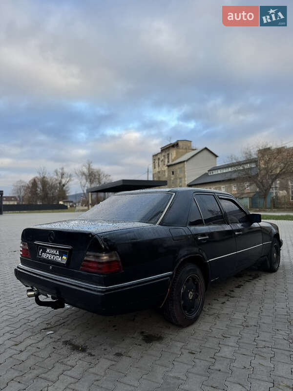 Седан Mercedes-Benz E-Class 1993 в Черновцах