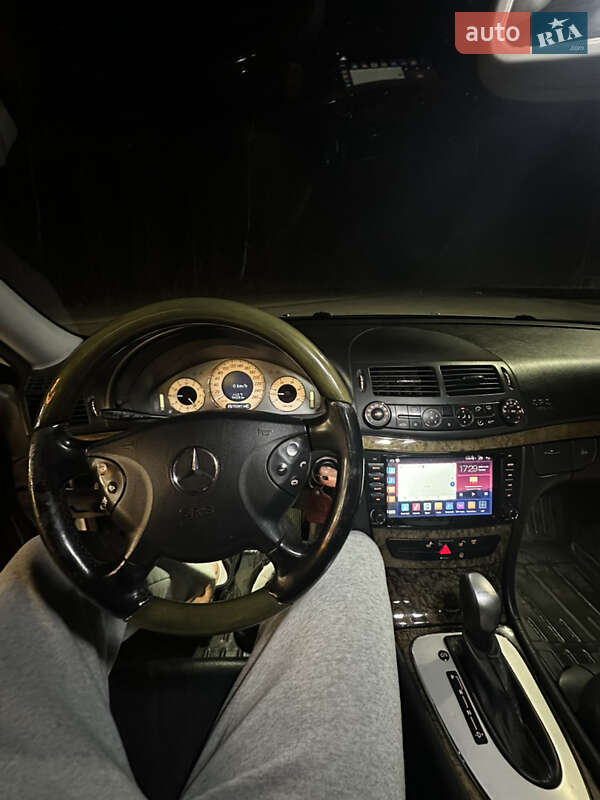 Седан Mercedes-Benz E-Class 2005 в Косові