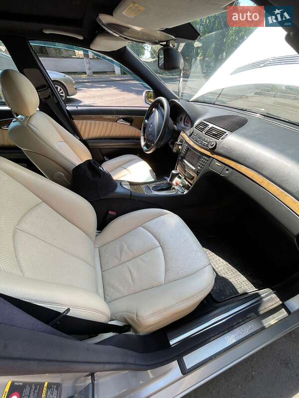 Седан Mercedes-Benz E-Class 2003 в Рені