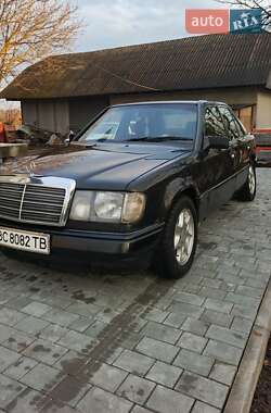 Седан Mercedes-Benz E-Class 1988 в Ивано-Франковске