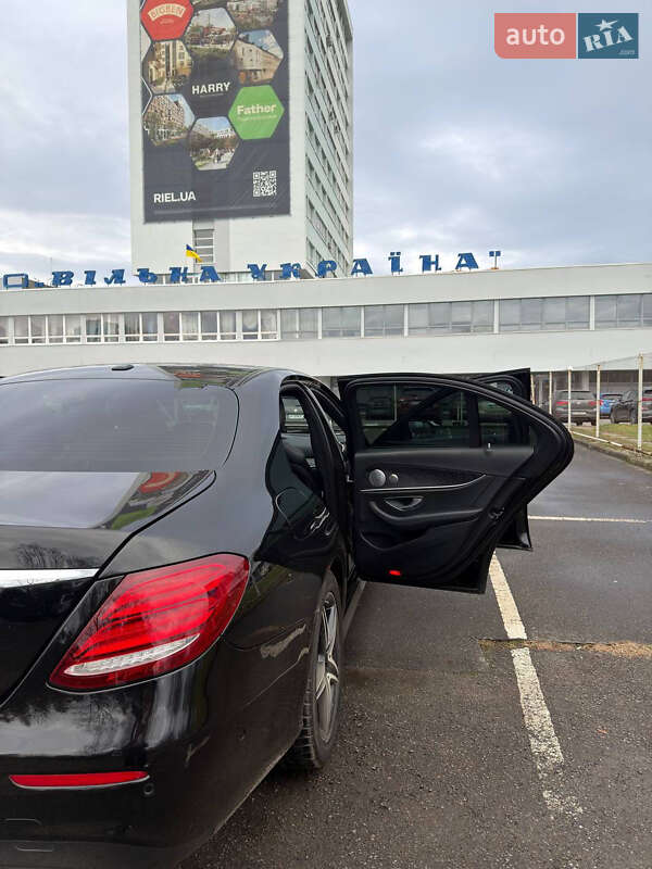 Седан Mercedes-Benz E-Class 2016 в Львові