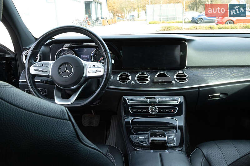 Седан Mercedes-Benz E-Class 2016 в Львові
