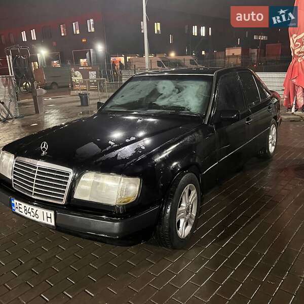 Седан Mercedes-Benz E-Class 1986 в Кривому Розі