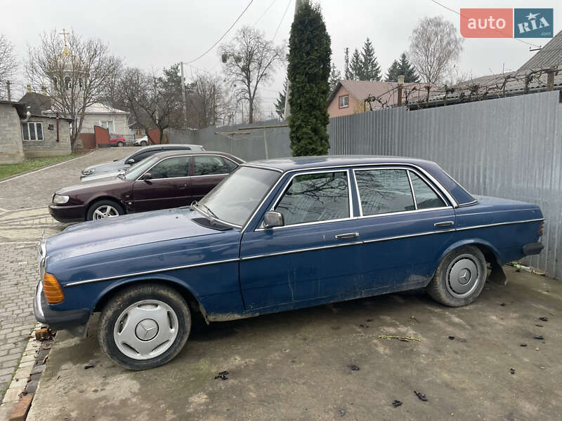 Седан Mercedes-Benz E-Class 1983 в Чернівцях