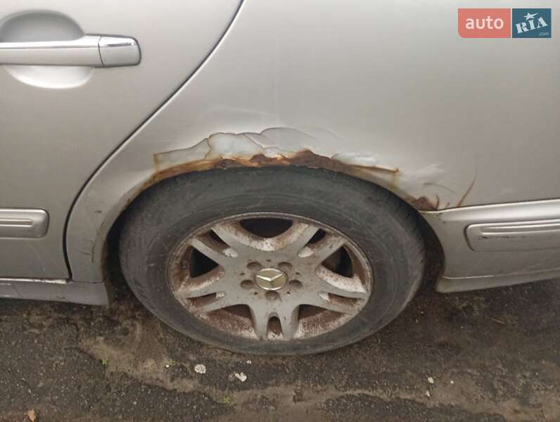 Седан Mercedes-Benz E-Class 2000 в Києві