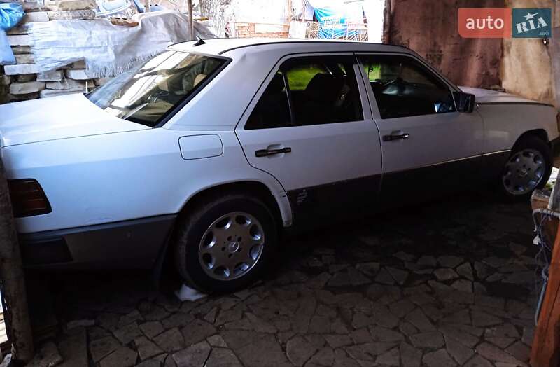 Седан Mercedes-Benz E-Class 1987 в Хмельницькому