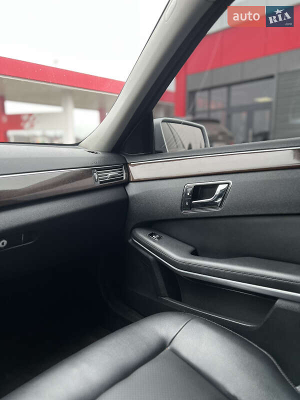 Седан Mercedes-Benz E-Class 2009 в Чернівцях