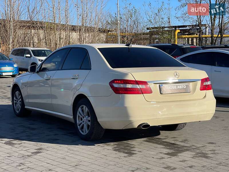Седан Mercedes-Benz E-Class 2011 в Львове