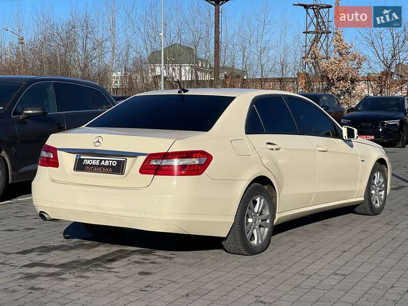 Седан Mercedes-Benz E-Class 2011 в Львове