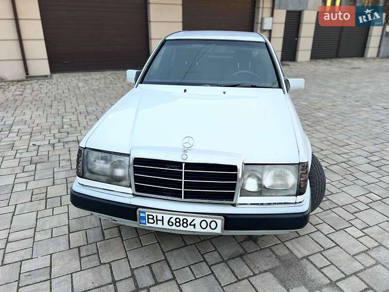 Седан Mercedes-Benz E-Class 1986 в Ізмаїлі