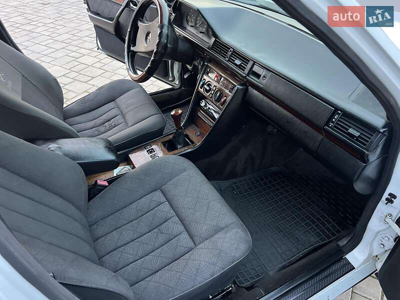 Седан Mercedes-Benz E-Class 1986 в Ізмаїлі