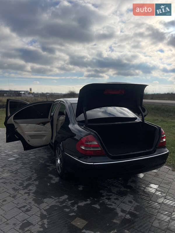 Седан Mercedes-Benz E-Class 2004 в Буську