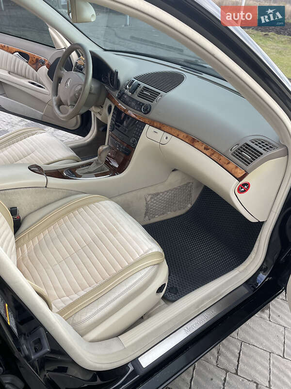Седан Mercedes-Benz E-Class 2004 в Буську