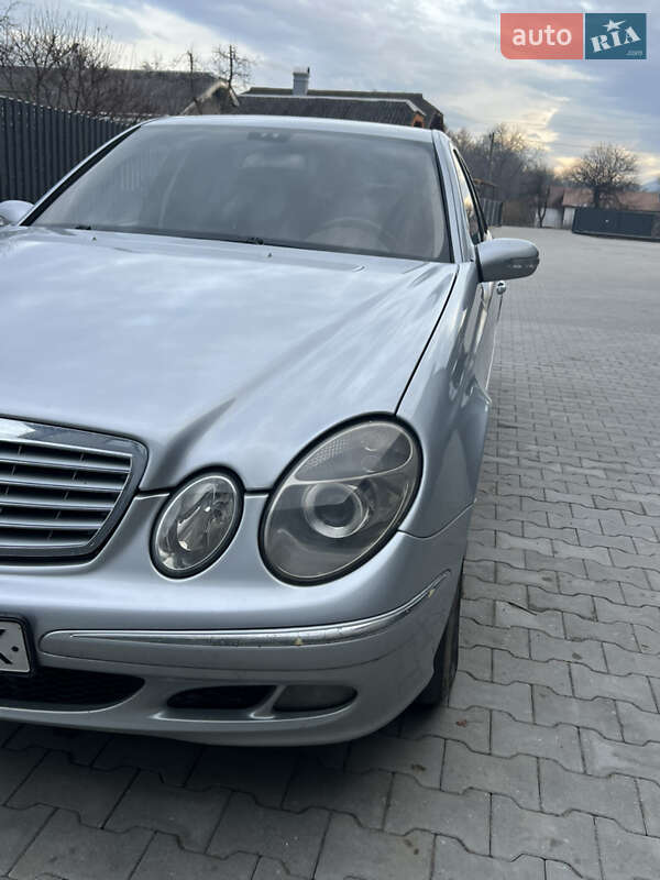 Седан Mercedes-Benz E-Class 2005 в Косове