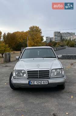 Седан Mercedes-Benz E-Class 1995 в Днепре