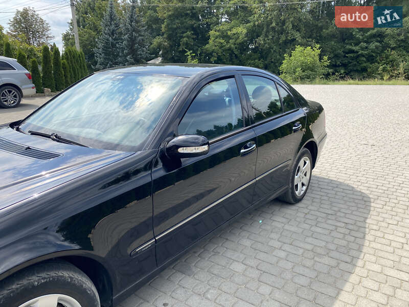 Седан Mercedes-Benz E-Class 2004 в Косове
