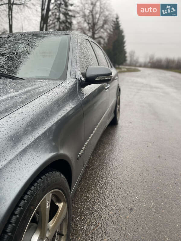 Седан Mercedes-Benz E-Class 2006 в Вінниці