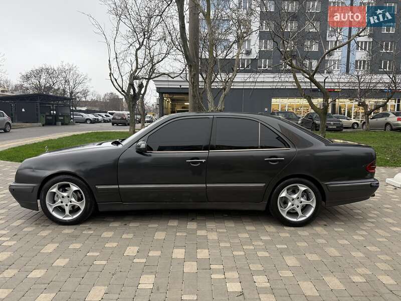 Седан Mercedes-Benz E-Class 2000 в Одессе