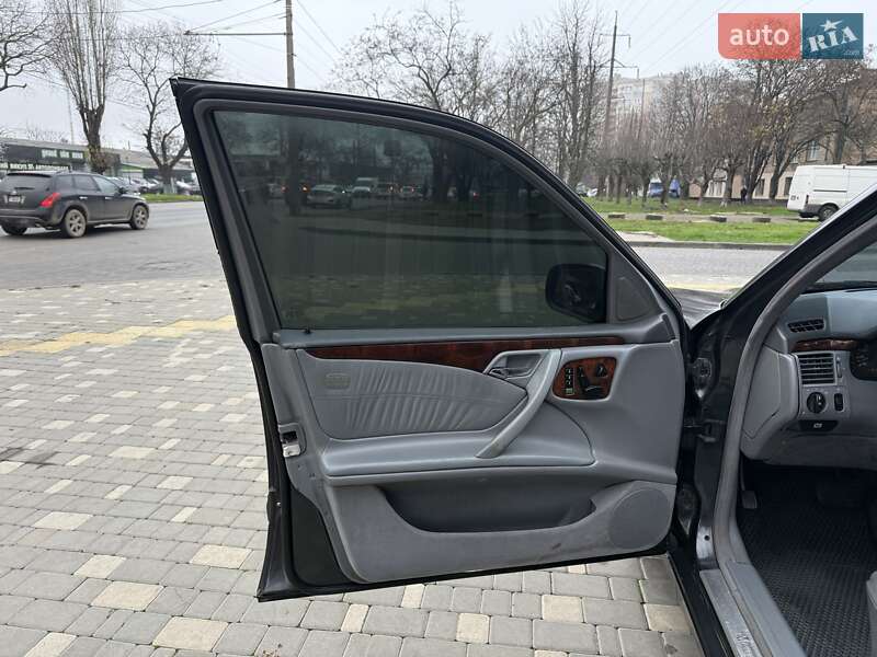 Седан Mercedes-Benz E-Class 2000 в Одессе