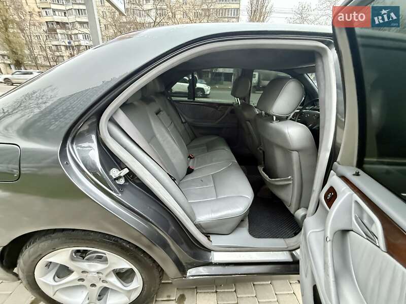 Седан Mercedes-Benz E-Class 2000 в Одессе
