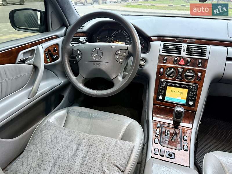 Седан Mercedes-Benz E-Class 2000 в Одессе