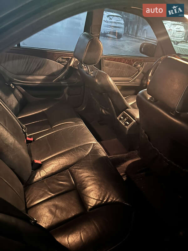 Седан Mercedes-Benz E-Class 2000 в Луцке