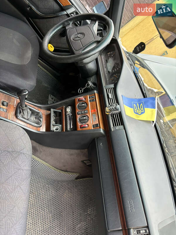 Седан Mercedes-Benz E-Class 1995 в Тернополе
