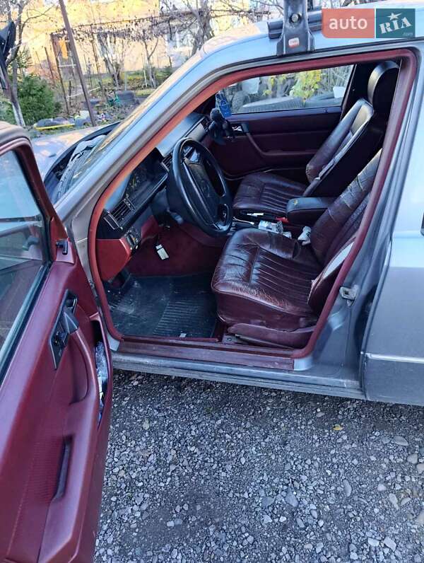 Седан Mercedes-Benz E-Class 1990 в Перемышлянах