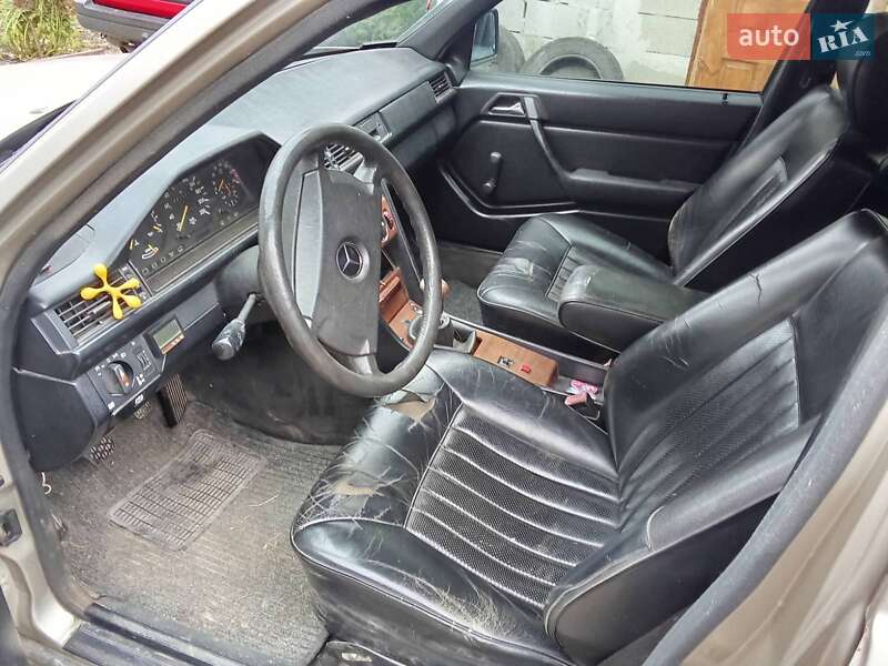 Седан Mercedes-Benz E-Class 1989 в Львові