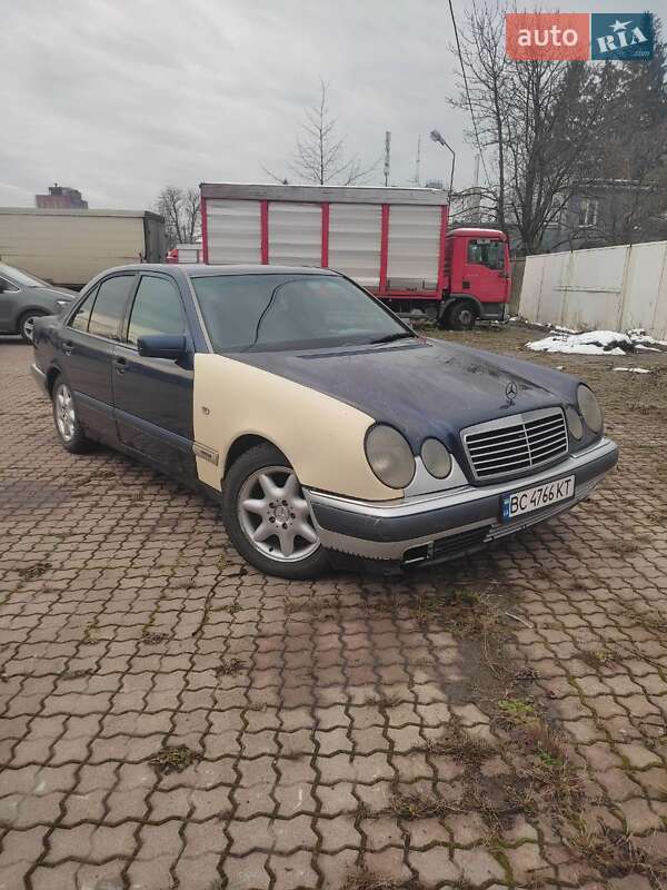 Седан Mercedes-Benz E-Class 1997 в Львове