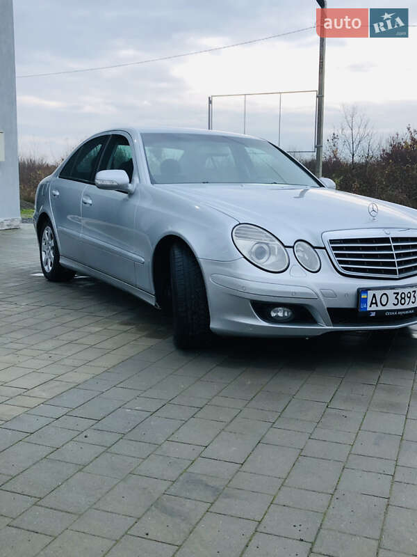 Седан Mercedes-Benz E-Class 2006 в Виноградові