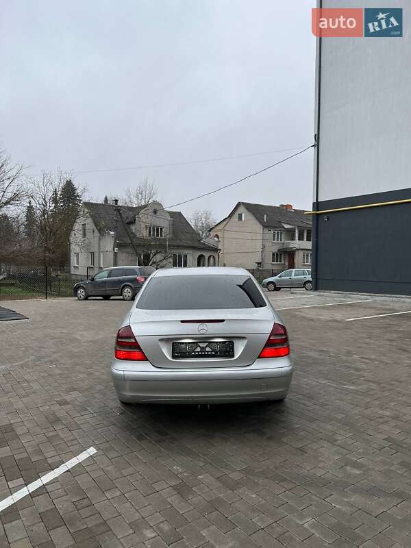 Седан Mercedes-Benz E-Class 2003 в Кременце