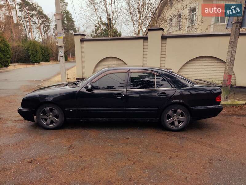 Седан Mercedes-Benz E-Class 1999 в Буче