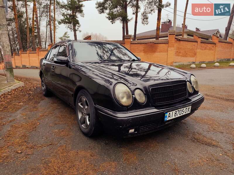 Седан Mercedes-Benz E-Class 1999 в Буче