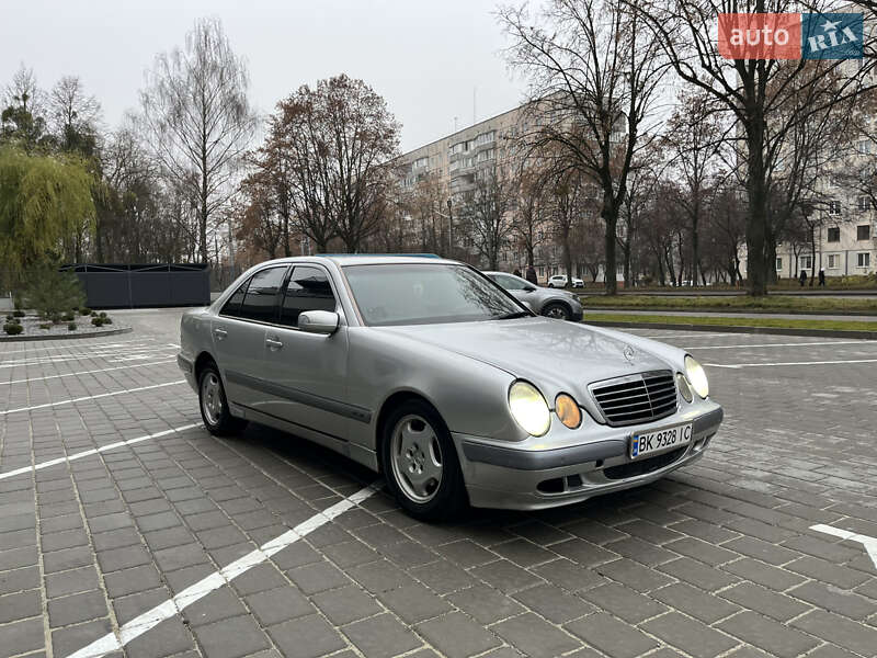 Седан Mercedes-Benz E-Class 2001 в Ровно