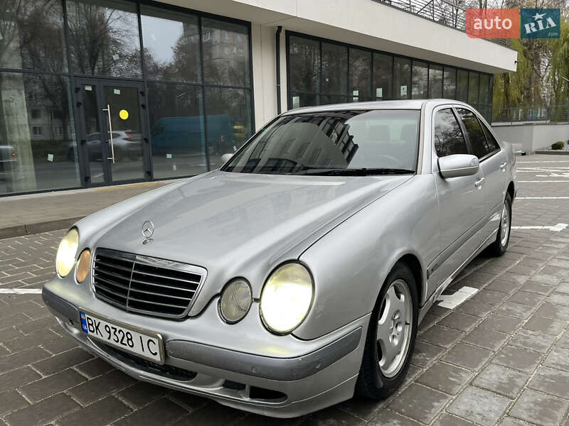 Седан Mercedes-Benz E-Class 2001 в Ровно
