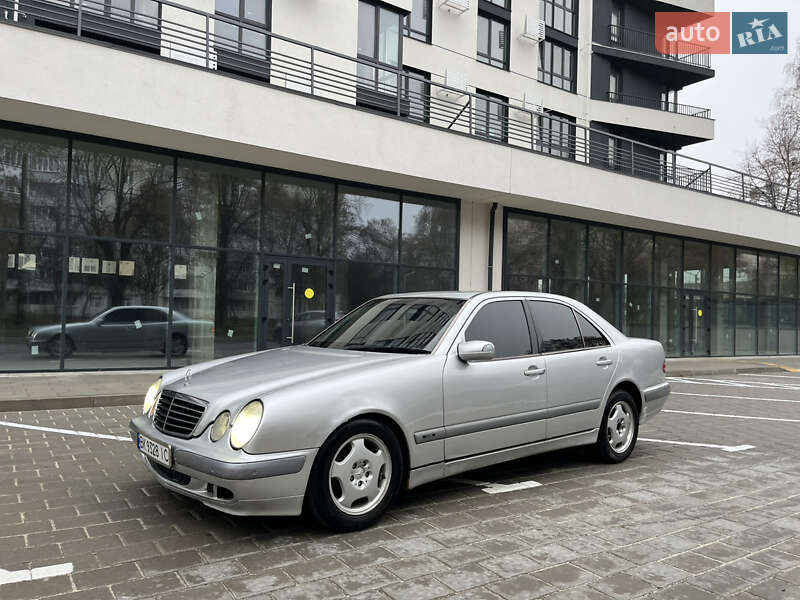Седан Mercedes-Benz E-Class 2001 в Ровно