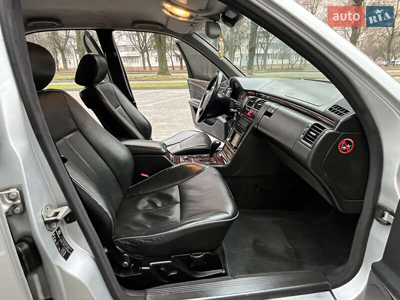 Седан Mercedes-Benz E-Class 2001 в Ровно
